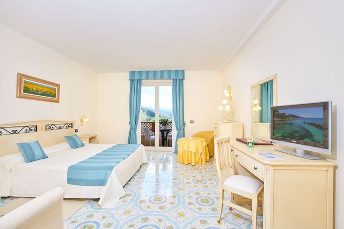 Imagen de la habitación del Hotel Biodola. Foto 17