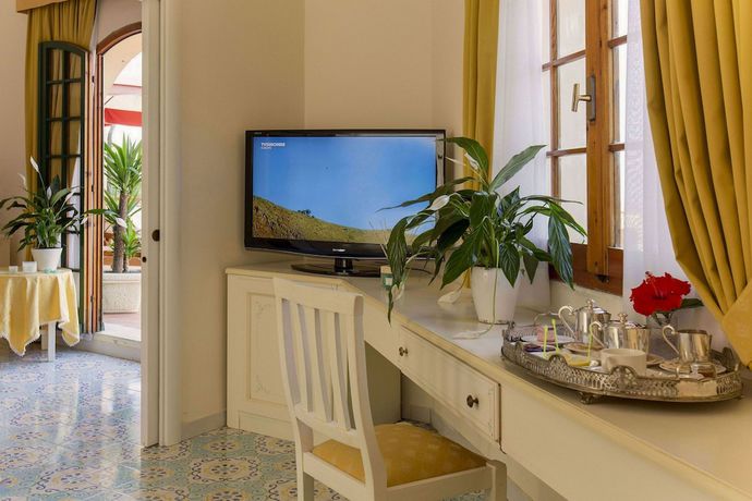 Imagen de la habitación del Hotel Biodola. Foto 19