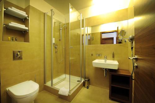 Imagen de la habitación del Hotel Biograf. Foto 15