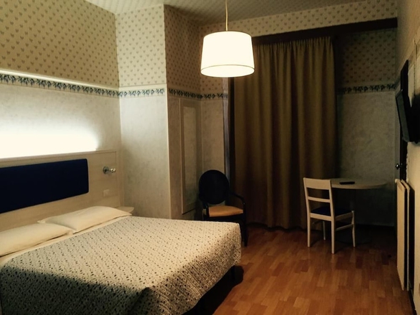 Imagen de la habitación del Hotel Biondi. Foto 10