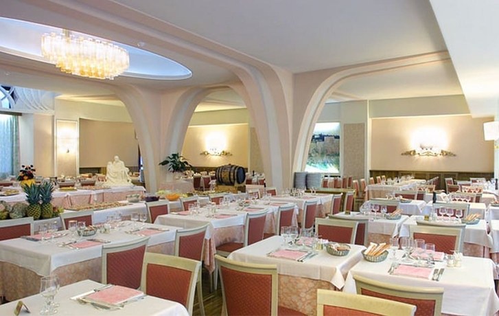 Imagen del bar/restaurante del Hotel Biondi. Foto 4