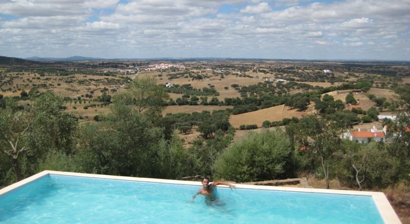 Imagen de la piscina del Hotel Bio-oasis De Monsaraz. Foto 4
