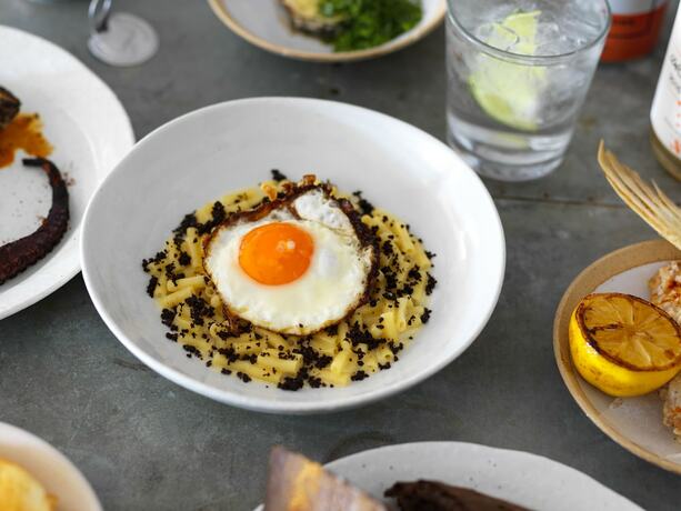 Imagen del bar/restaurante del Hotel Biota Dining And Rooms. Foto 8