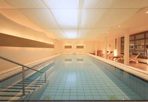 Imagen de la piscina del Hotel Bio-vitalhotel Falkenhof. Foto 11