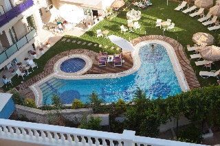 Imagen de la piscina del Hotel Birais Beach Studios. Foto 6