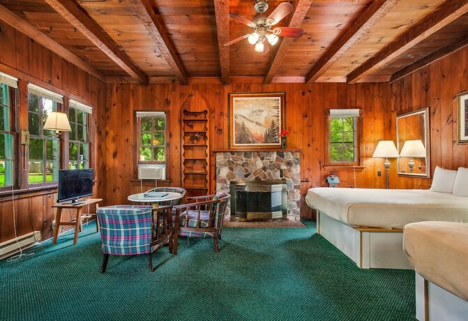 Imagen de la habitación del Hotel Birchcliff Resort. Foto 15