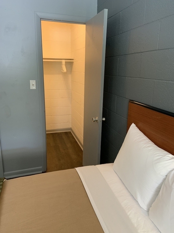 Imagen de la habitación del Hotel Birchwood Suites. Foto 12