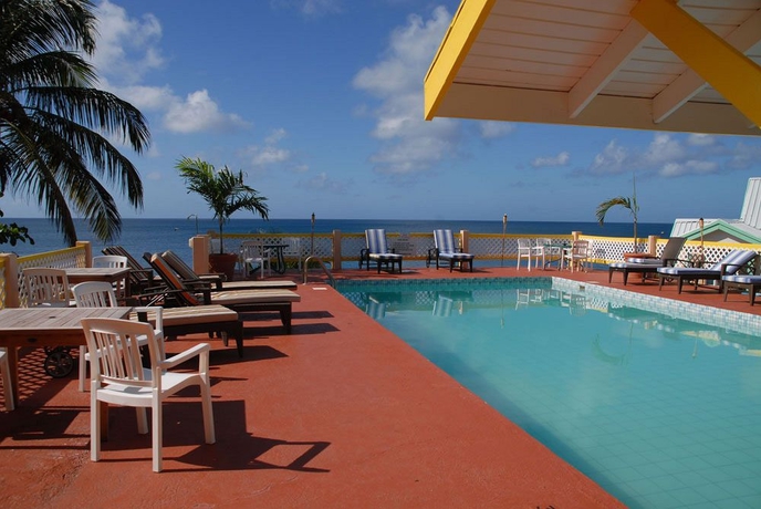 Imagen de la piscina del Hotel Bird Rock Beach. Foto 16