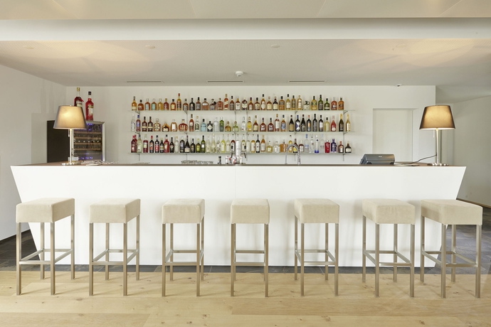 Imagen del bar/restaurante del Hotel Birdlodge. Foto 2