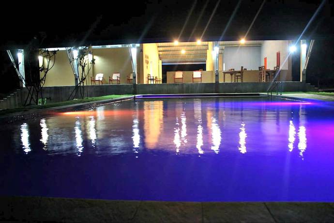 Imagen de la piscina del Hotel Birdwing Sigiriya. Foto 17