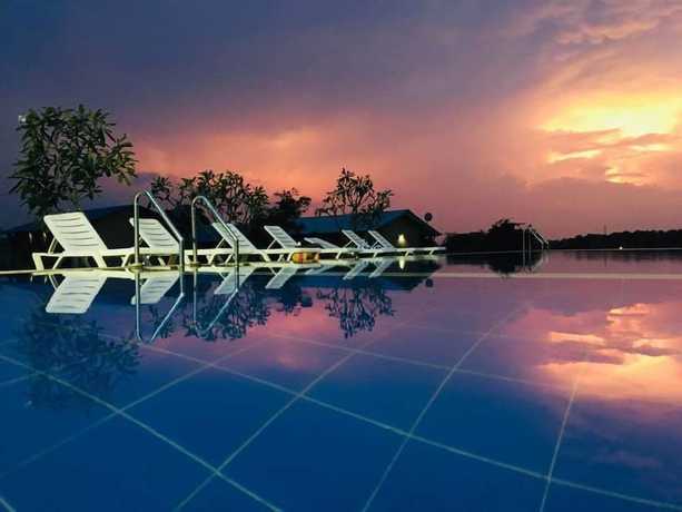 Imagen de la piscina del Hotel Birdwing Sigiriya. Foto 19