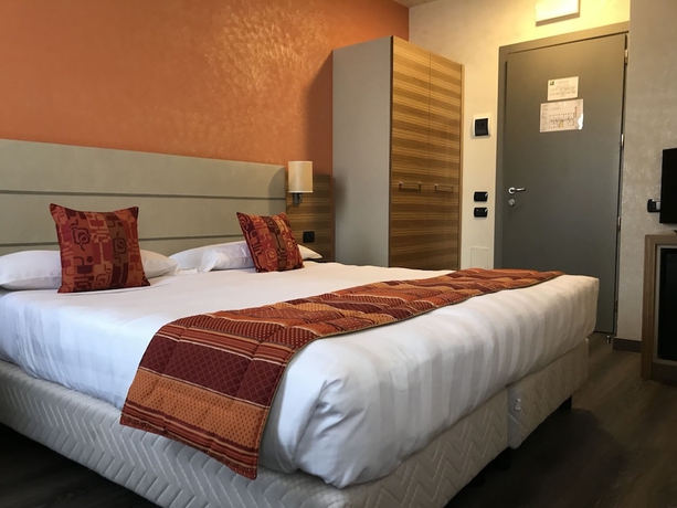 Imagen de la habitación del Hotel Bis Varese. Foto 10