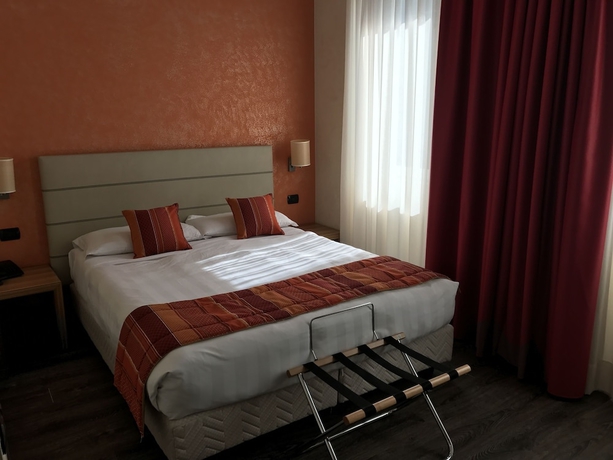 Imagen de la habitación del Hotel Bis Varese. Foto 15