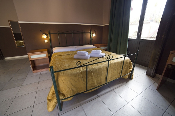 Imagen de la habitación del Hotel Biscari Catania. Foto 3