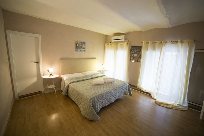 Imagen de la habitación del Hotel Biscari Catania. Foto 5