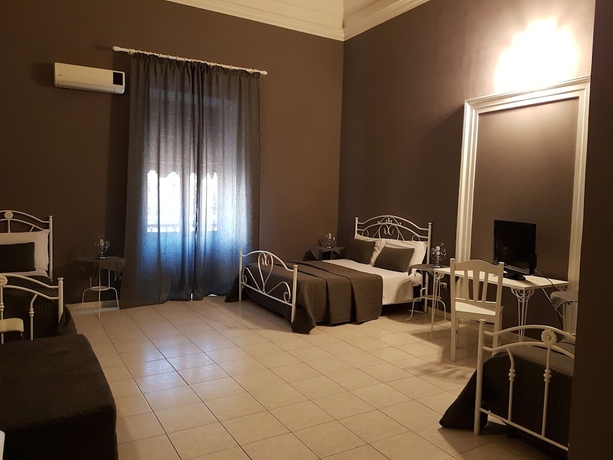 Imagen de la habitación del Hotel Biscari Catania. Foto 8