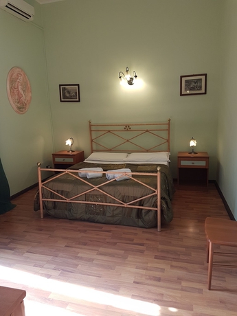 Imagen de la habitación del Hotel Biscari Catania. Foto 9