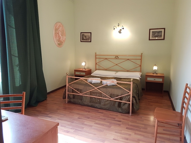 Imagen de la habitación del Hotel Biscari Catania. Foto 10