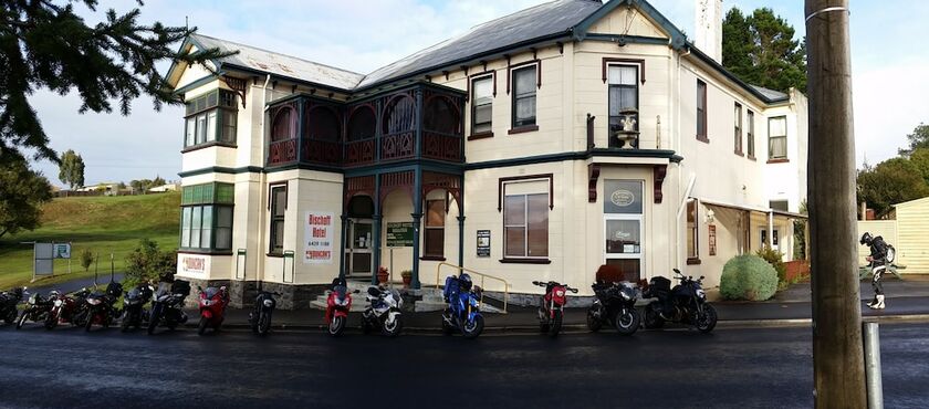 Imagen general del Hotel Bischoff, Waratah. Foto 1