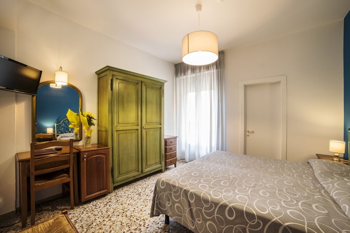 Imagen de la habitación del Hotel Bisesti. Foto 7
