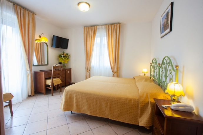 Imagen de la habitación del Hotel Bisesti. Foto 8
