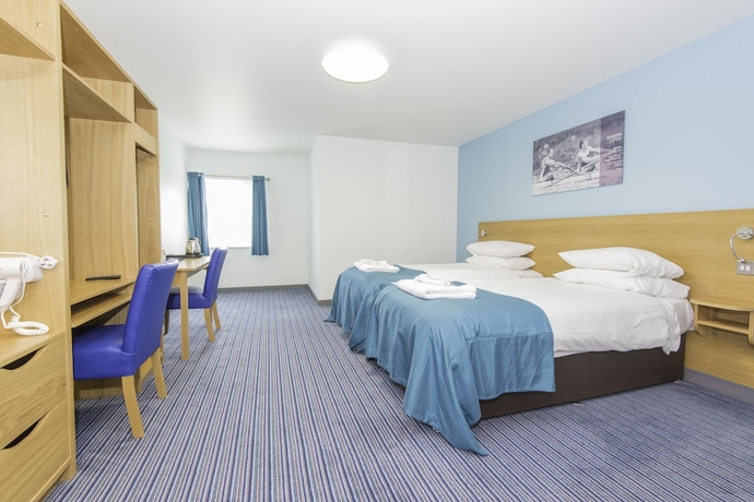 Imagen de la habitación del Hotel Bisham Abbey National Sports Centre. Foto 8