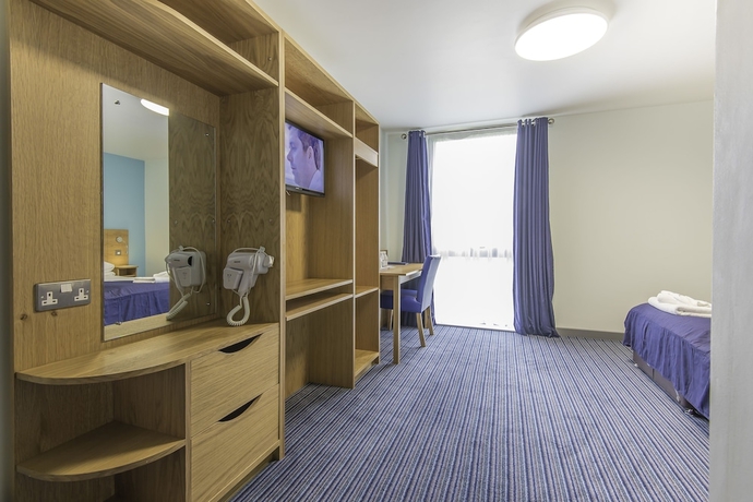 Imagen de la habitación del Hotel Bisham Abbey National Sports Centre. Foto 11