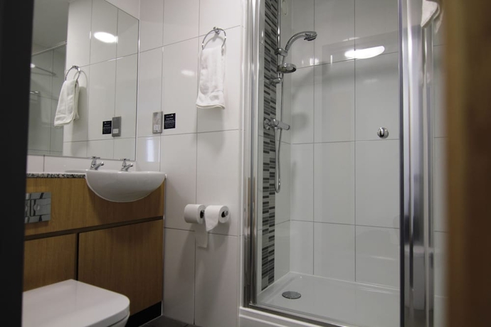 Imagen de la habitación del Hotel Bisham Abbey National Sports Centre. Foto 13