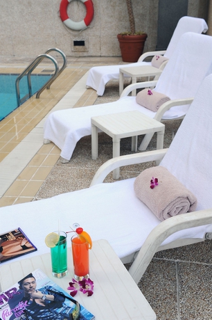 Imagen de la piscina del Hotel Bishop Lei International House. Foto 9