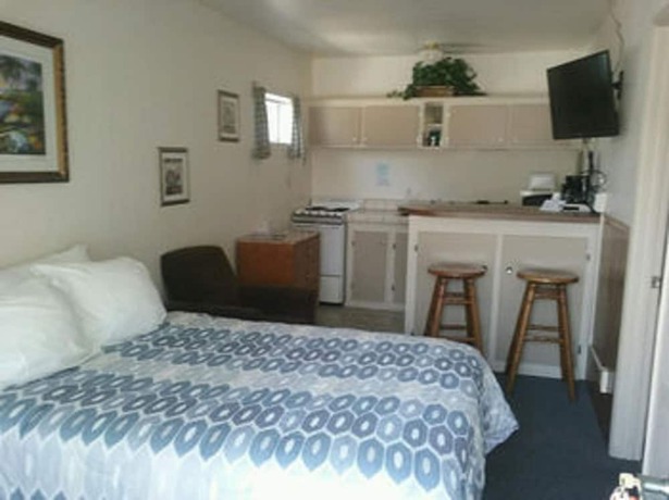 Imagen de la habitación del Hotel Bishop Village Motel. Foto 8