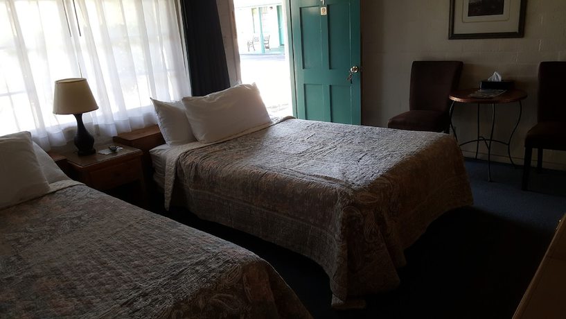 Imagen de la habitación del Hotel Bishop Village Motel. Foto 9