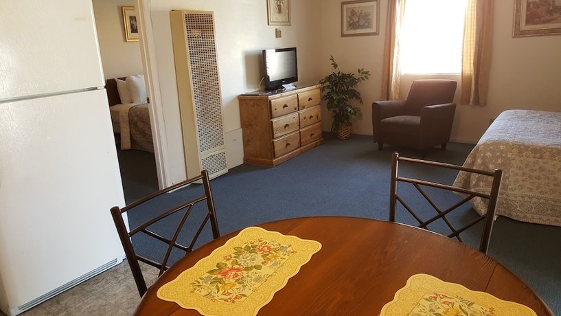 Imagen de la habitación del Hotel Bishop Village Motel. Foto 11