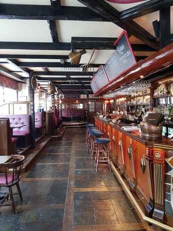 Imagen del bar/restaurante del Hotel Bishops Arms, Köping. Foto 2