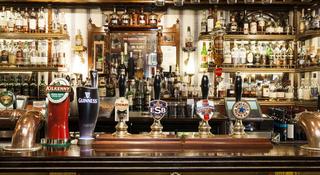 Imagen del bar/restaurante del Hotel Bishops Arms Lund. Foto 2