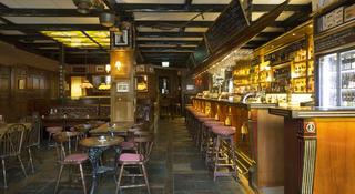 Imagen del bar/restaurante del Hotel Bishops Arms Lund. Foto 3