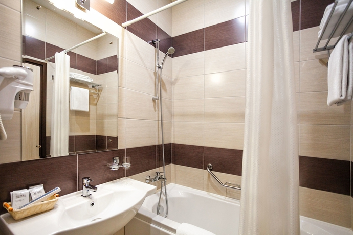 Imagen de la habitación del Hotel Bishotel. Foto 9
