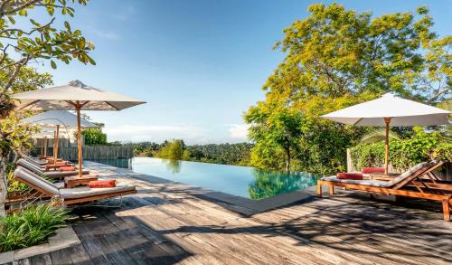 Imagen de la piscina del Hotel Bisma Eight Ubud. Foto 17