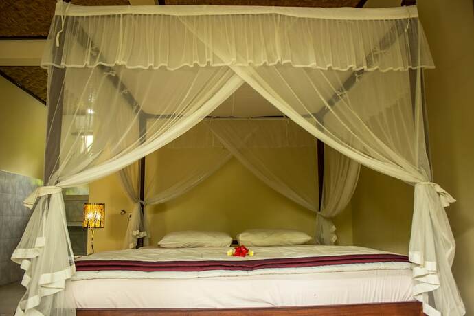 Imagen de la habitación del Hotel Bisma Jaya Bungalow. Foto 27