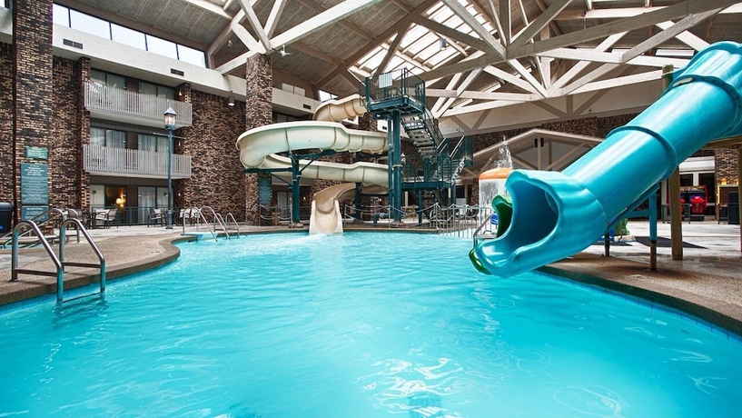 Imagen de la piscina del Hotel Bismarck and Conference Center. Foto 13