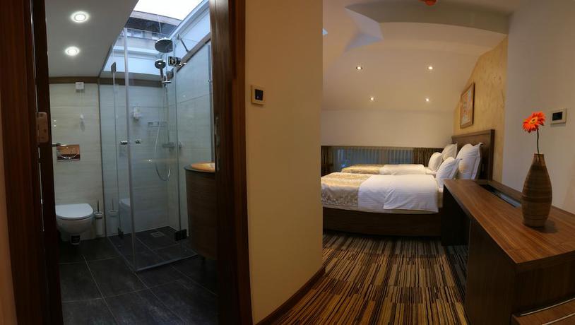 Imagen de la habitación del Hotel Bistrik City Center. Foto 7