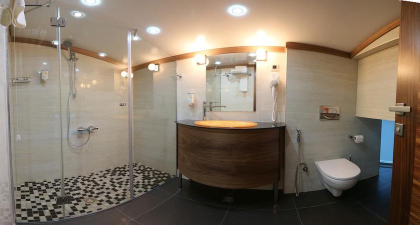 Imagen de la habitación del Hotel Bistrik City Center. Foto 11