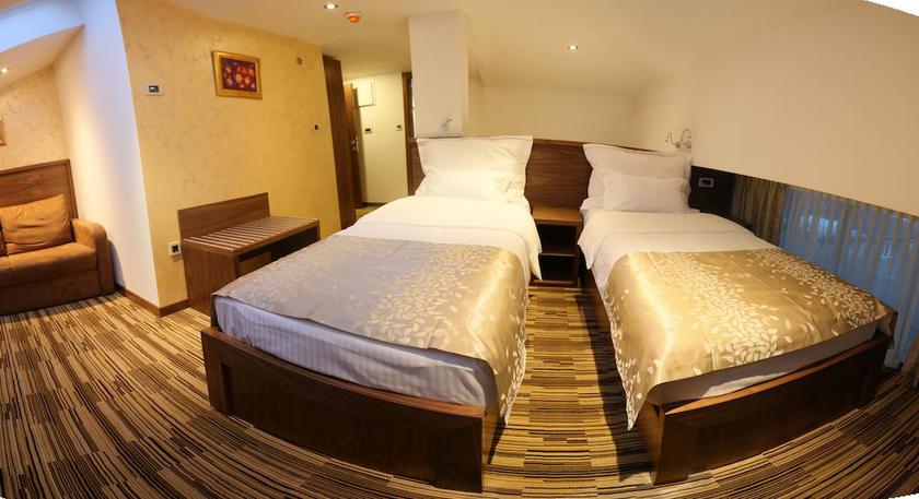 Imagen de la habitación del Hotel Bistrik City Center. Foto 13