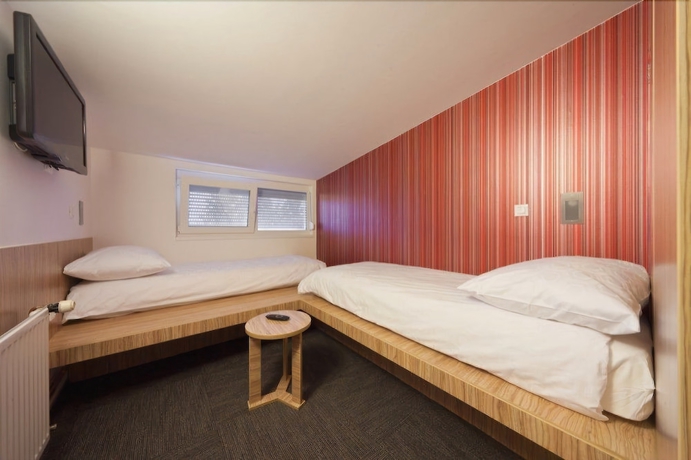 Imagen de la habitación del Hotel Bit Center. Foto 12