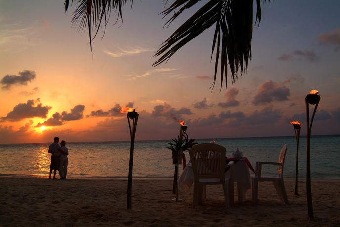 Imagen de los exteriores del Hotel Biyadhoo Island Resort. Foto 9