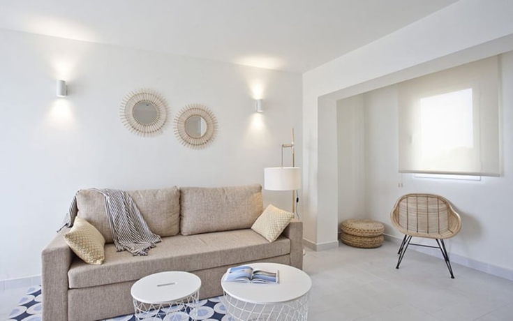 Imagen de la habitación del Hotel Bj Cala Morlanda Estudios. Foto 11