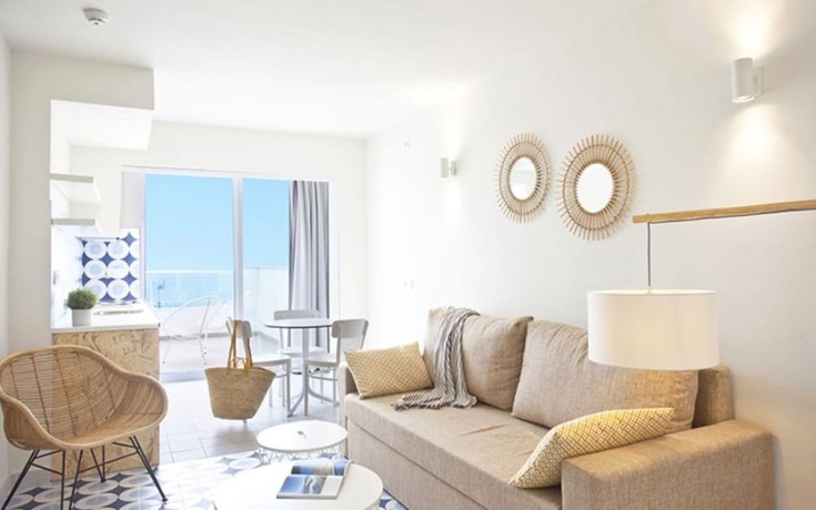 Imagen de la habitación del Hotel Bj Cala Morlanda Estudios. Foto 12