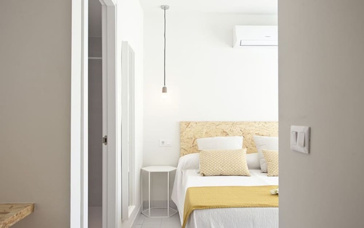Imagen de la habitación del Hotel Bj Cala Morlanda Estudios. Foto 17