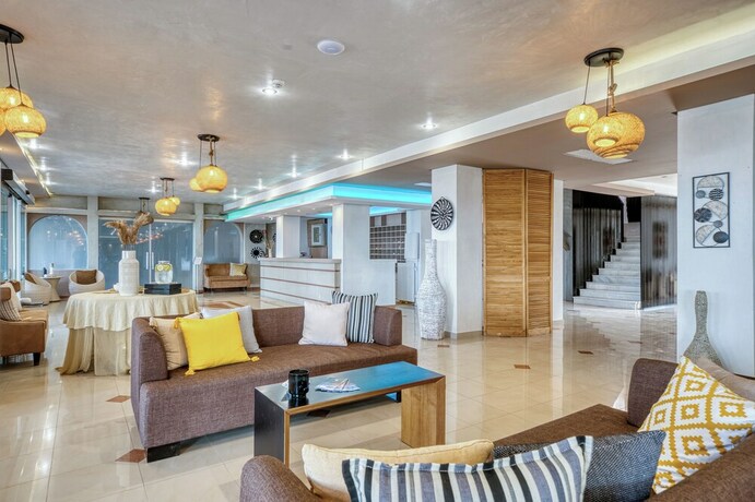 Imagen del bar/restaurante del Hotel Black And White Boho Resort. Foto 11