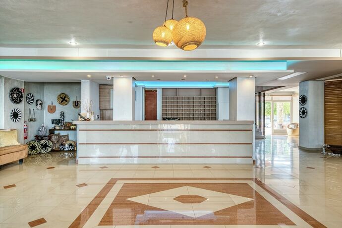 Imagen general del Hotel Black And White Boho Resort. Foto 4