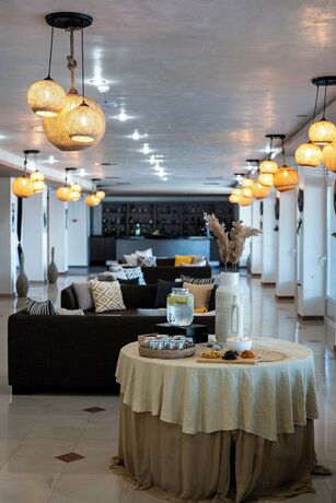 Imagen general del Hotel Black And White Boho Resort. Foto 5